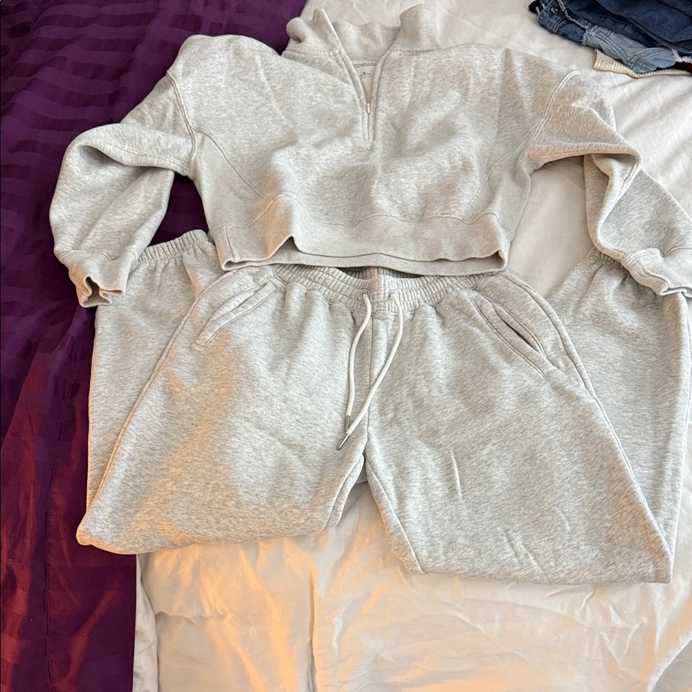 Abercrombie & Fitch Heather Gray Quarter-Zip Pullover and Sweatpants Set